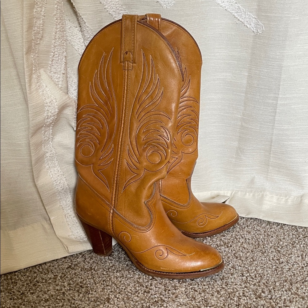 Vintage | Classic Tan Western Women's Cowboy Boots - Gorgeous Stitching Detail - Picture 7 of 8